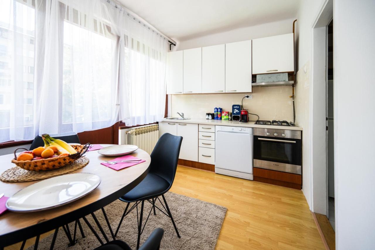 Cozy One-Bedroom Apartment Near City Center Sarajevo Bagian luar foto