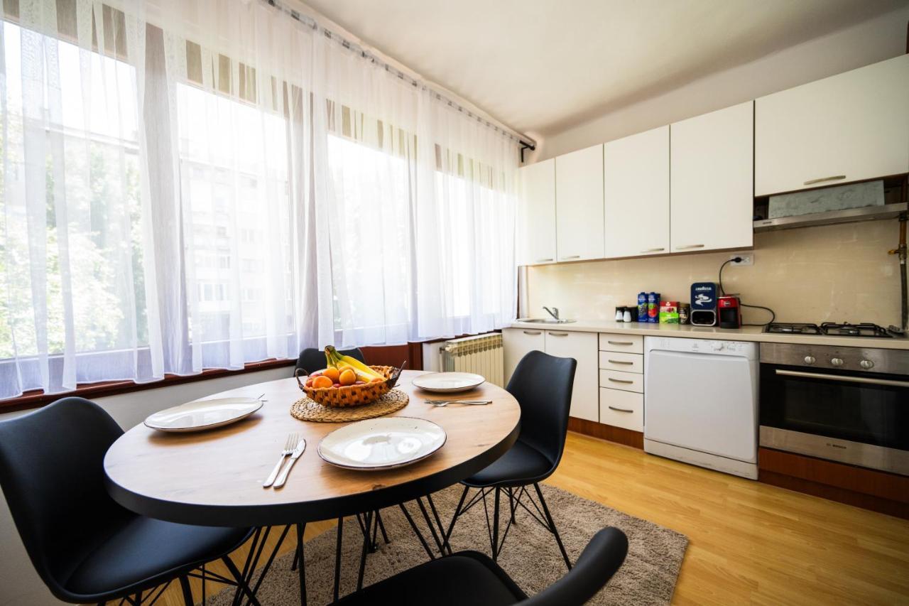 Cozy One-Bedroom Apartment Near City Center Sarajevo Bagian luar foto