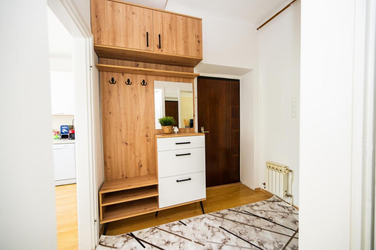 Cozy One-Bedroom Apartment Near City Center Sarajevo Bagian luar foto
