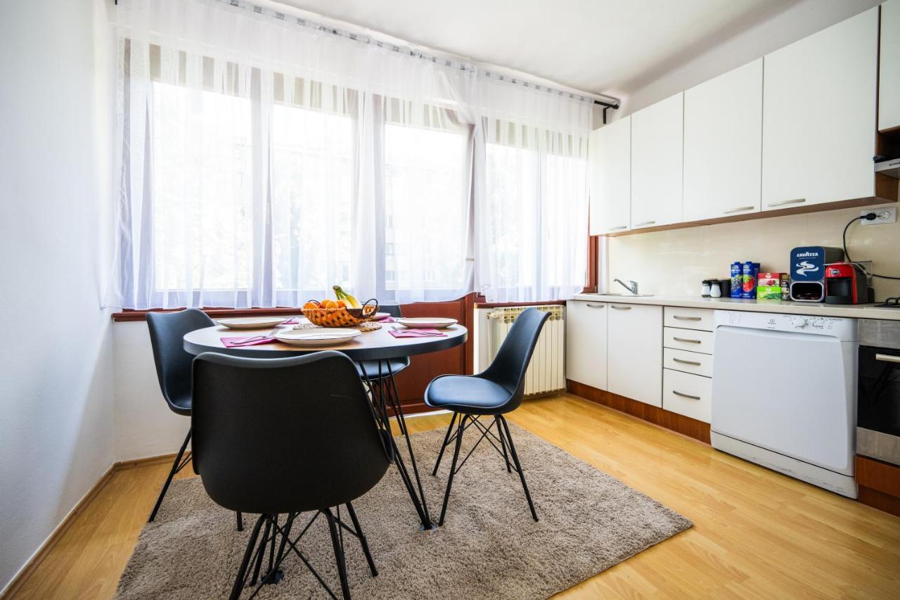 Cozy One-Bedroom Apartment Near City Center Sarajevo Bagian luar foto