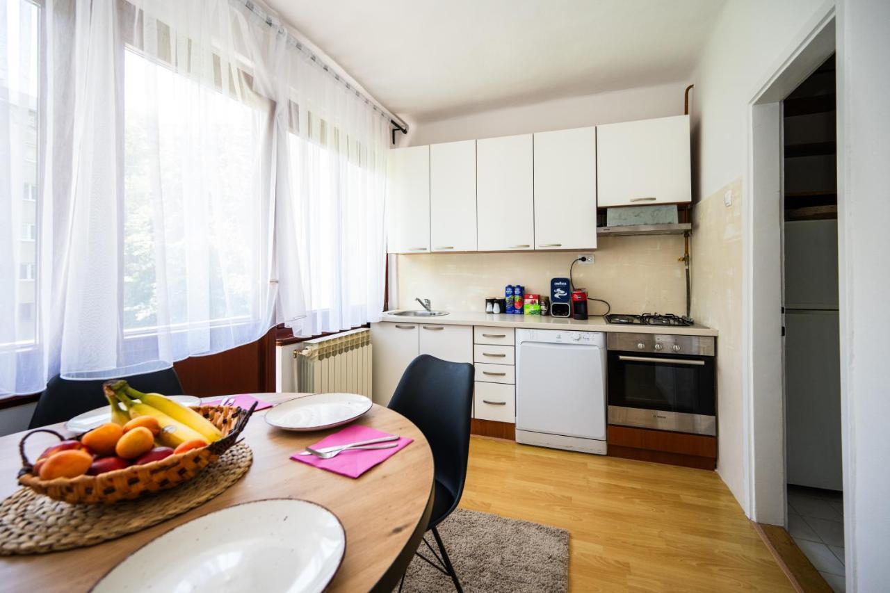 Cozy One-Bedroom Apartment Near City Center Sarajevo Bagian luar foto