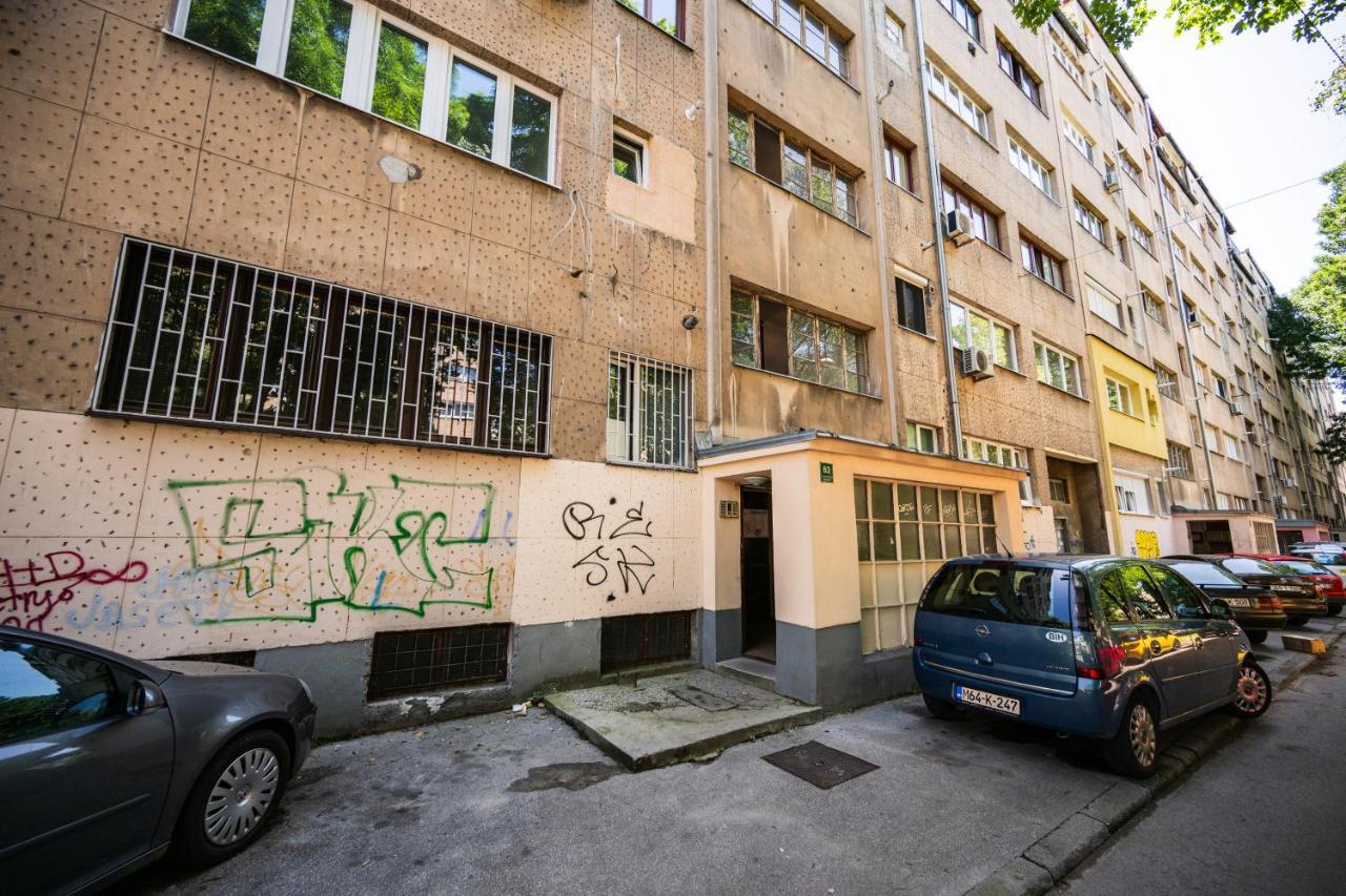 Cozy One-Bedroom Apartment Near City Center Sarajevo Bagian luar foto