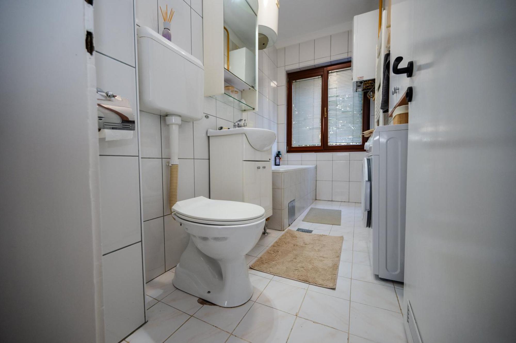 Cozy One-Bedroom Apartment Near City Center Sarajevo Bagian luar foto