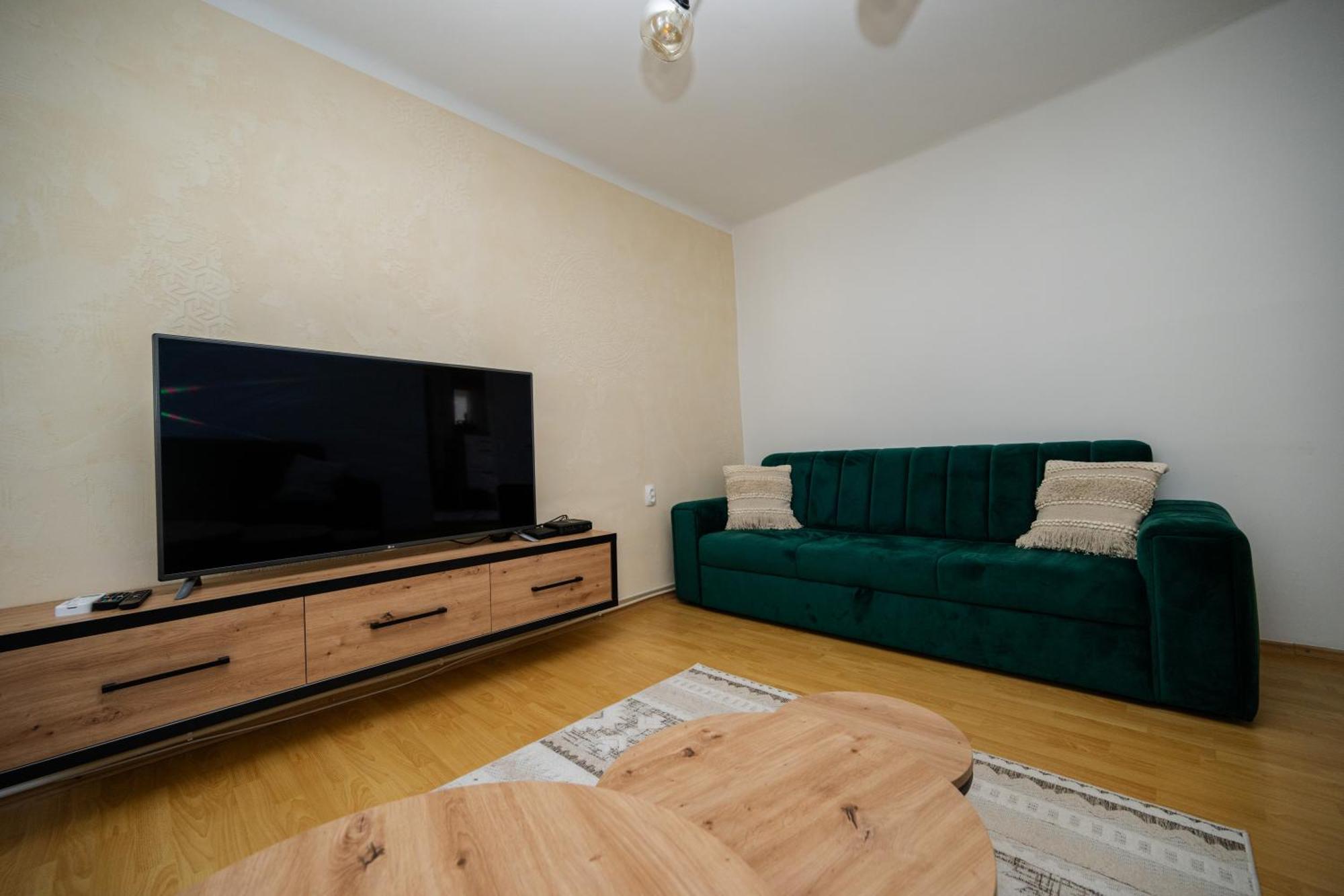 Cozy One-Bedroom Apartment Near City Center Sarajevo Bagian luar foto